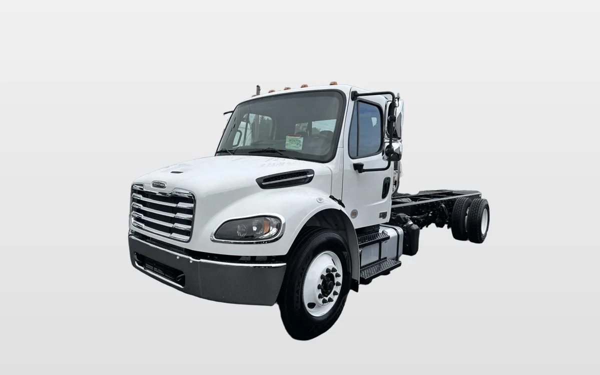 2025 Freightliner M2 106 - image 1