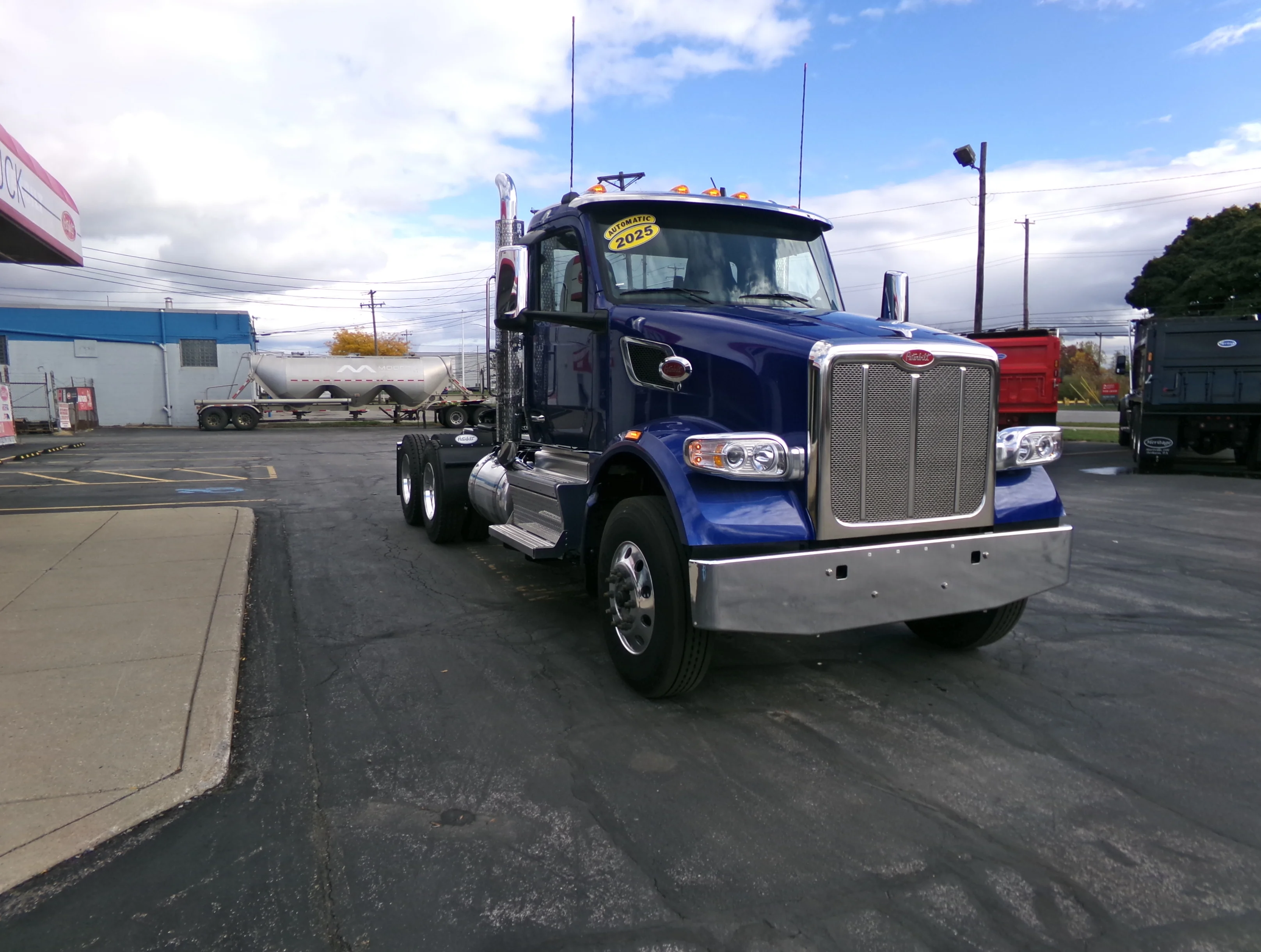 2025 Peterbilt 567 - image 2