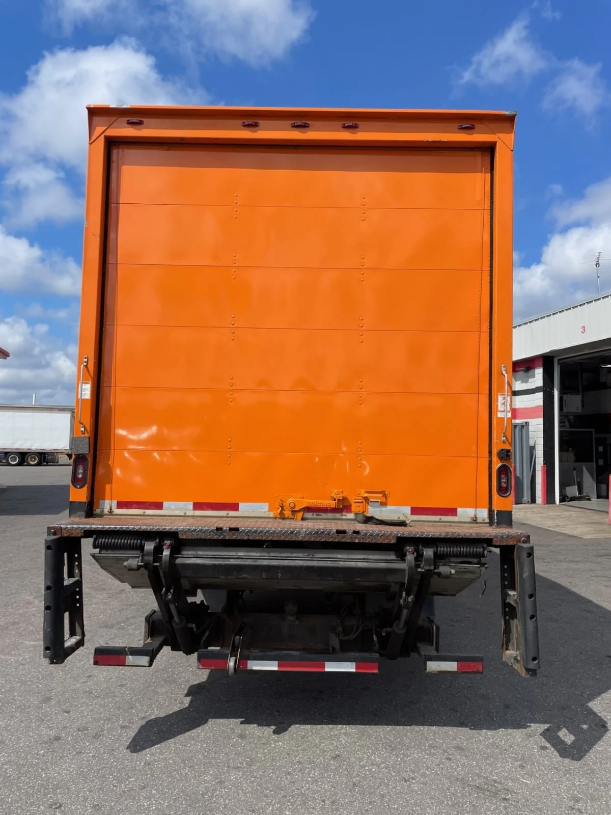 2018 Freightliner M2 106 - image 5