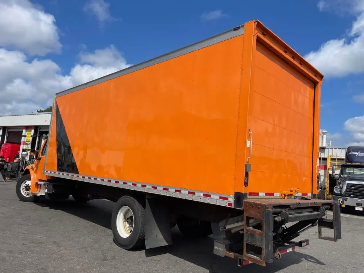 2018 Freightliner M2 106 - image 6