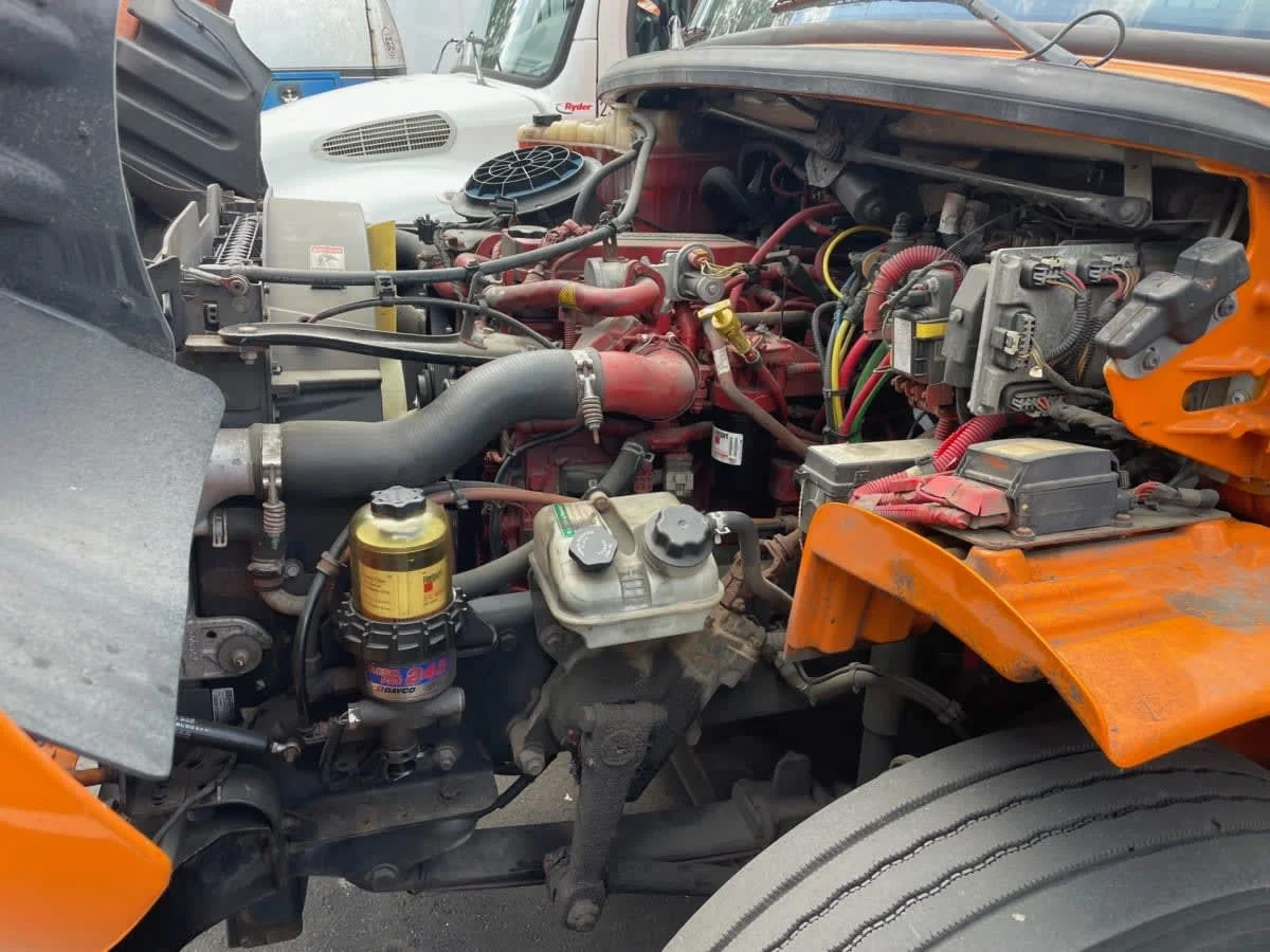 2018 Freightliner M2 106 in Farmingdale, NY — photo 9