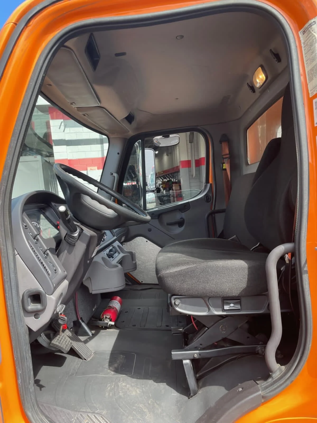 2018 Freightliner M2 106 in Farmingdale, NY — photo 7