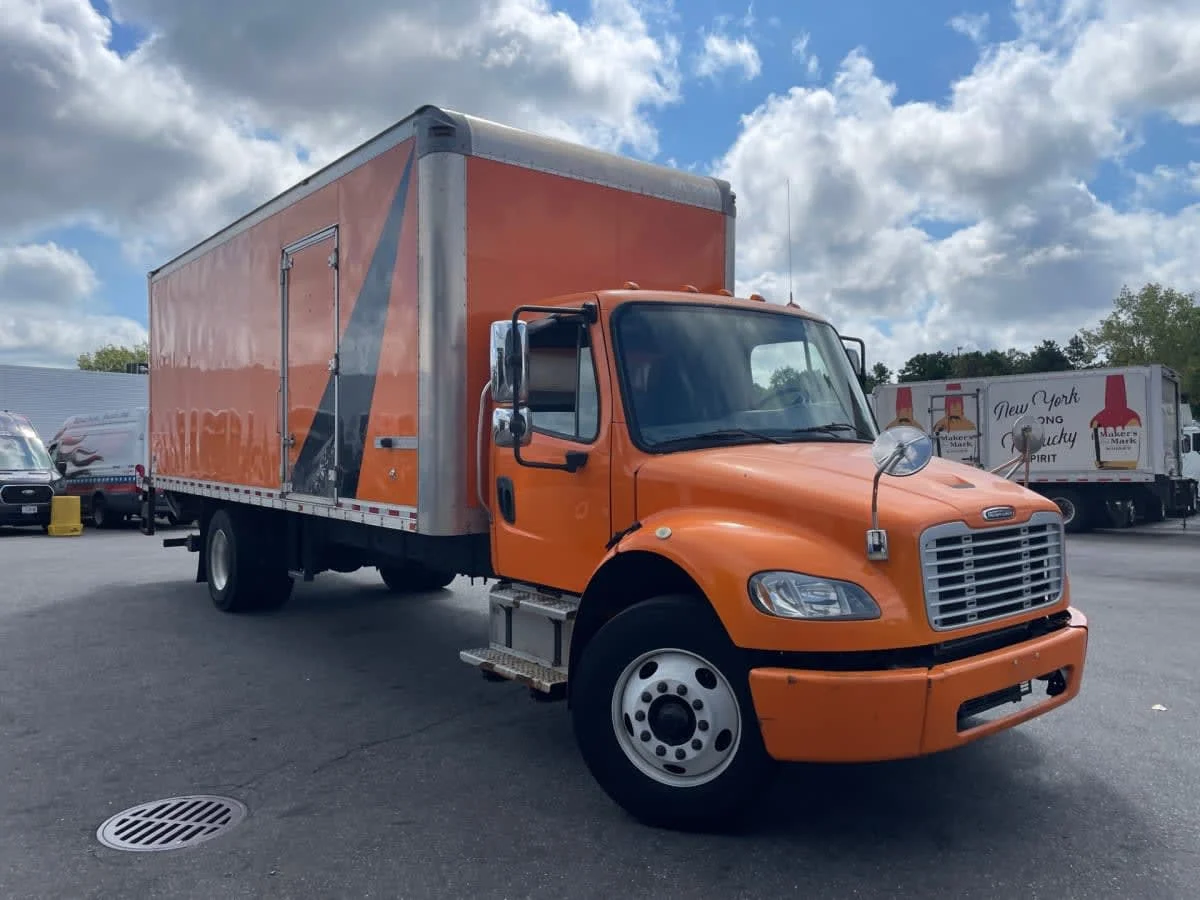 2018 Freightliner M2 106 in Farmingdale, NY — photo 3