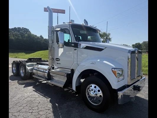 2027 Kenworth T880