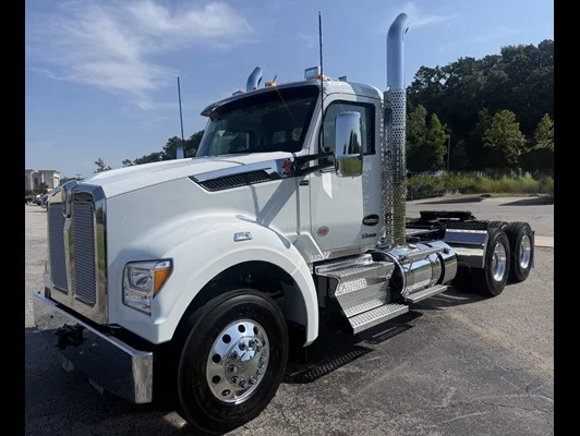 2027 Kenworth T880 in Van Buren, AR — photo 2