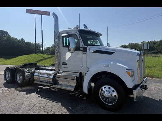2027 Kenworth T880 in Van Buren, AR — photo 12