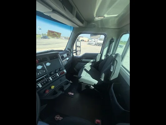 2027 Kenworth T880 in Van Buren, AR — photo 21