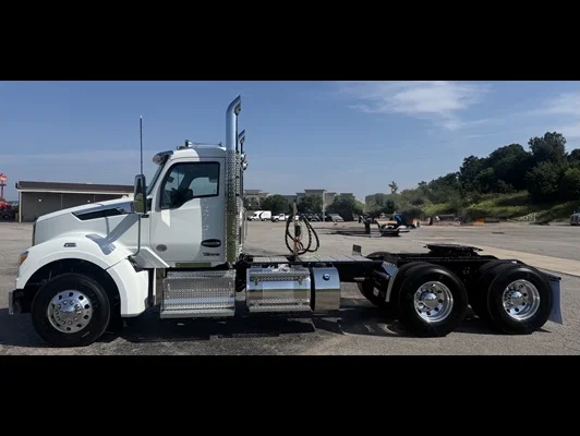 2027 Kenworth T880 in Van Buren, AR — photo 17