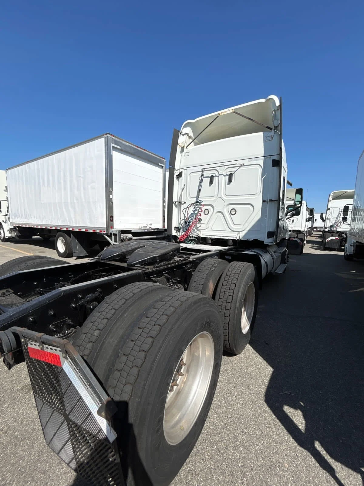 2020 Freightliner Cascadia - image 4