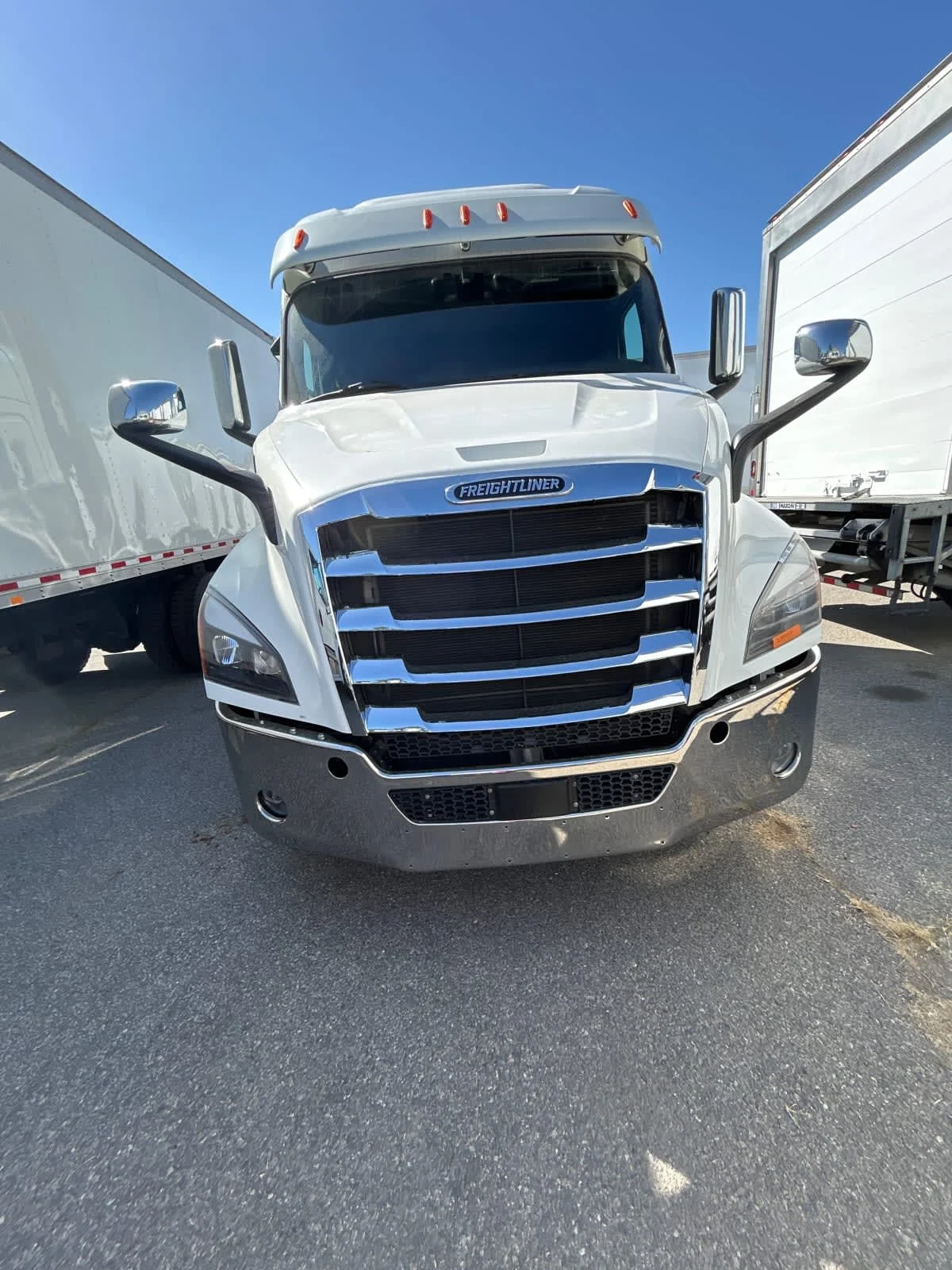 2020 Freightliner Cascadia - image 2