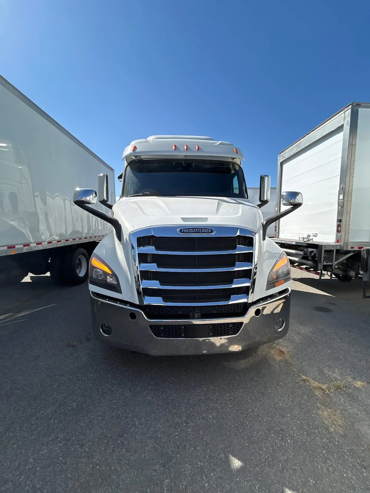 2020 Freightliner Cascadia - image 9