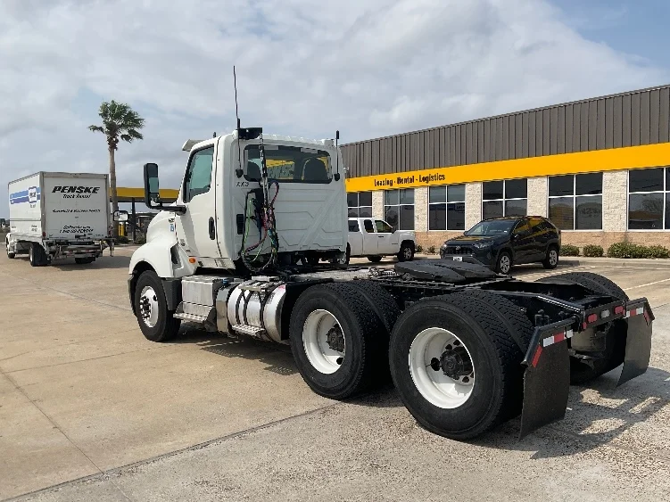 2020 International LT - image 5