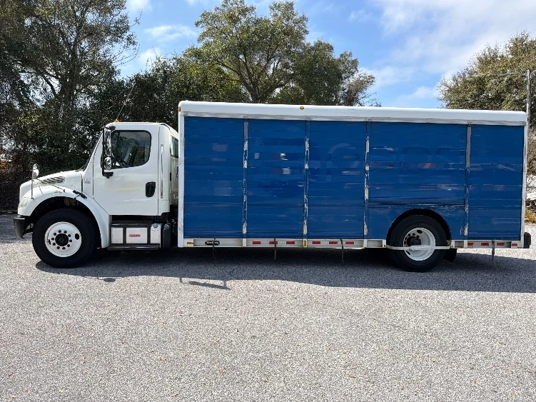 2015 Freightliner M2 106 - image 4