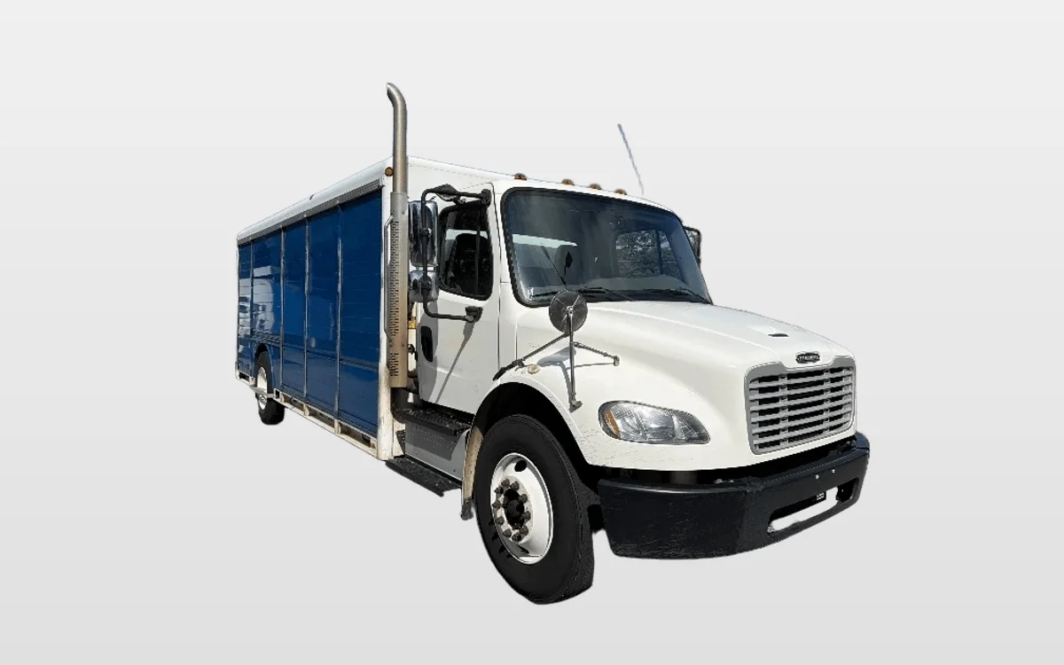 2015 Freightliner M2 106 - image 1