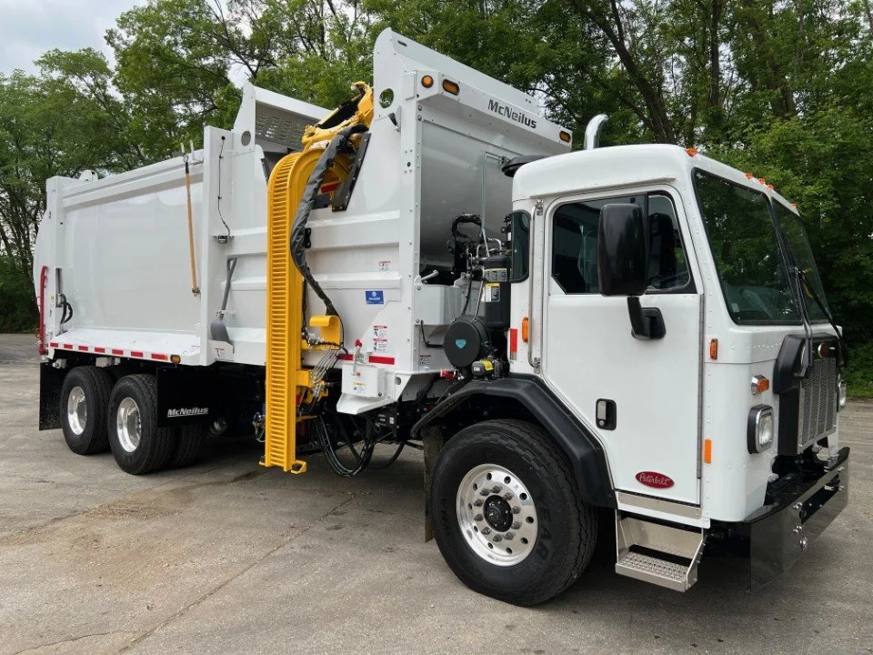 2025 Peterbilt 520 in Fort Lauderdale, FL — photo 2