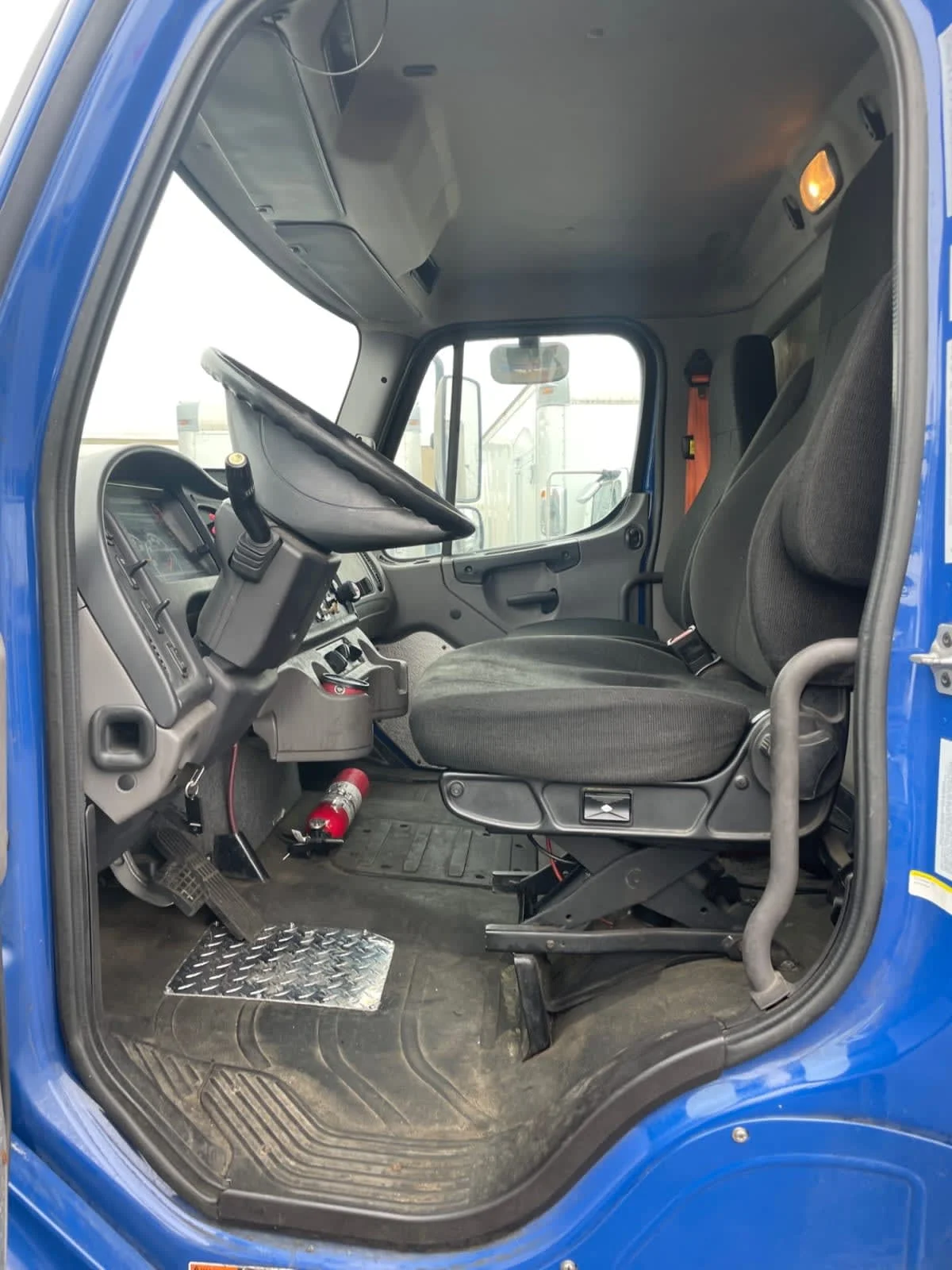 2019 Freightliner M2 106 - image 8