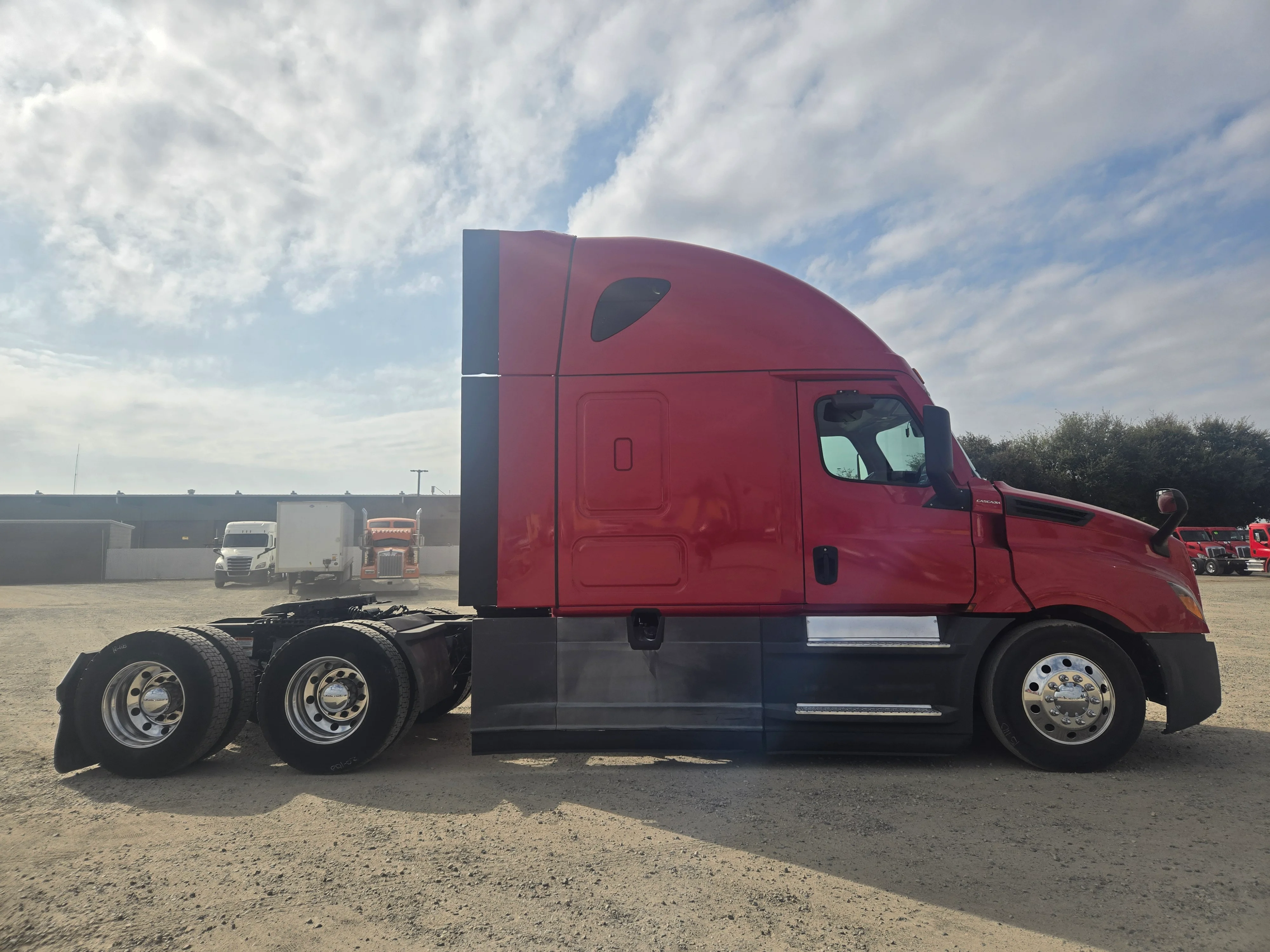 2021 Freightliner Cascadia in Fresno, CA — photo 4