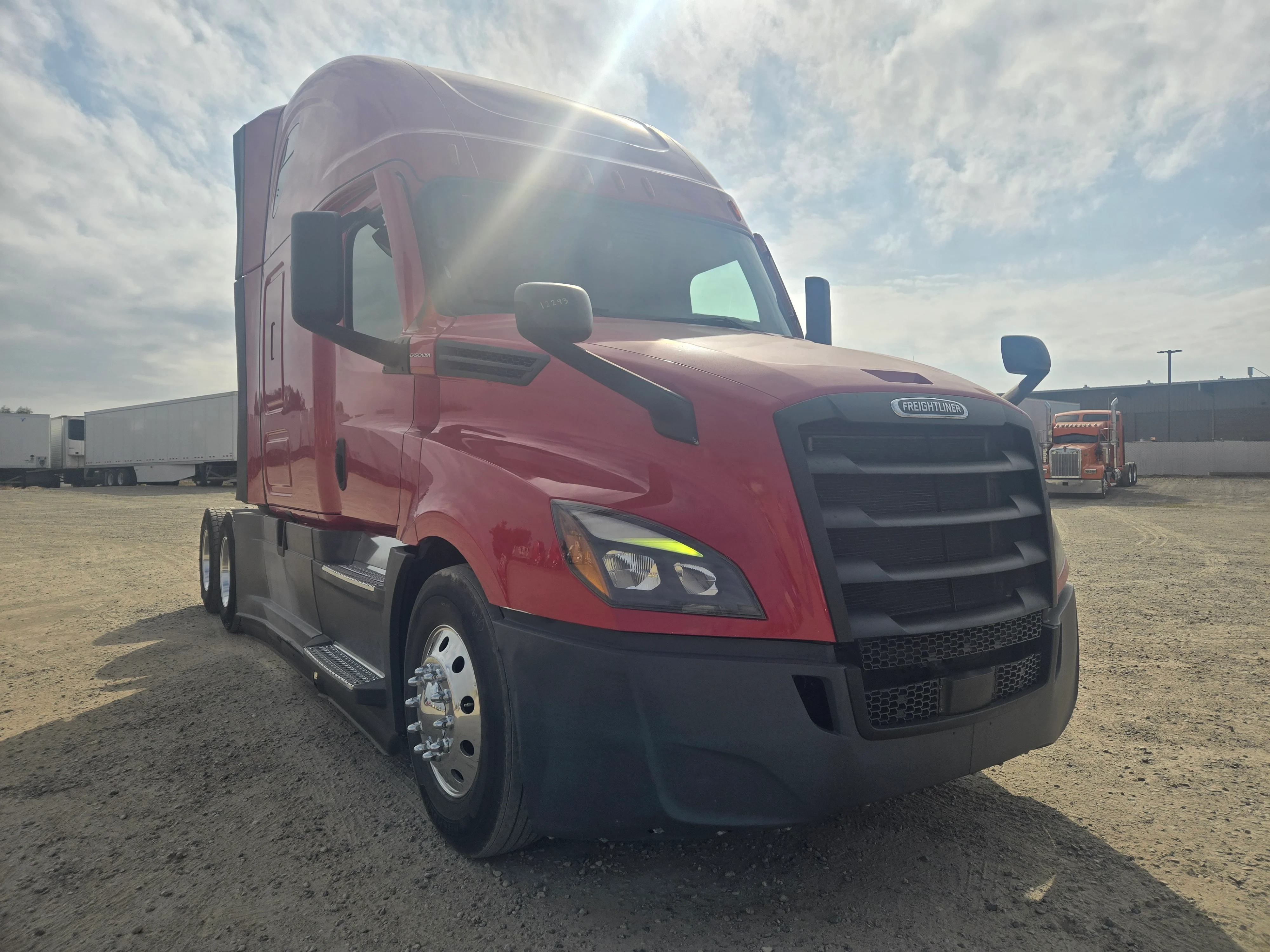 2021 Freightliner Cascadia in Fresno, CA — photo 3