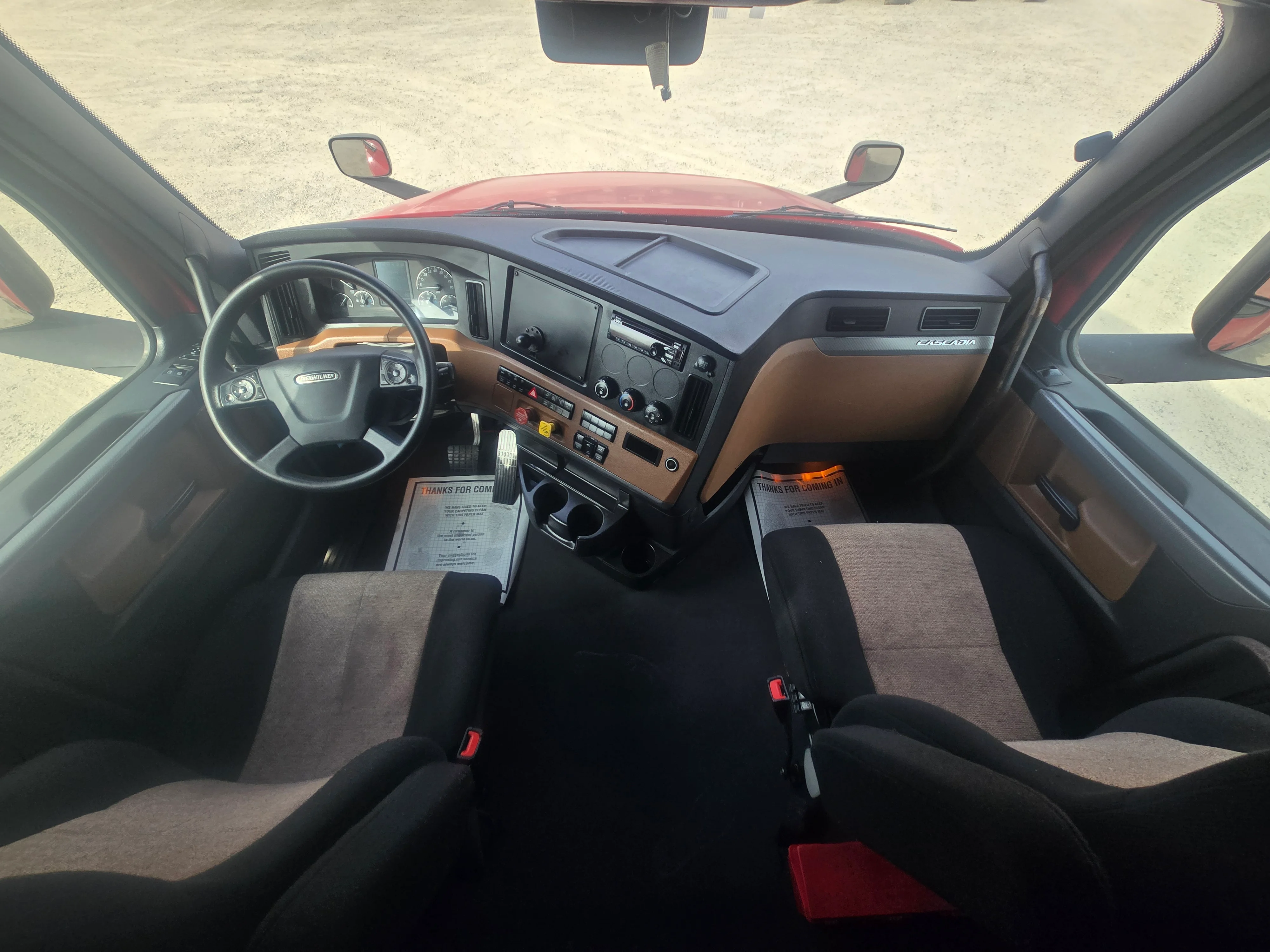 2021 Freightliner Cascadia in Fresno, CA — photo 11