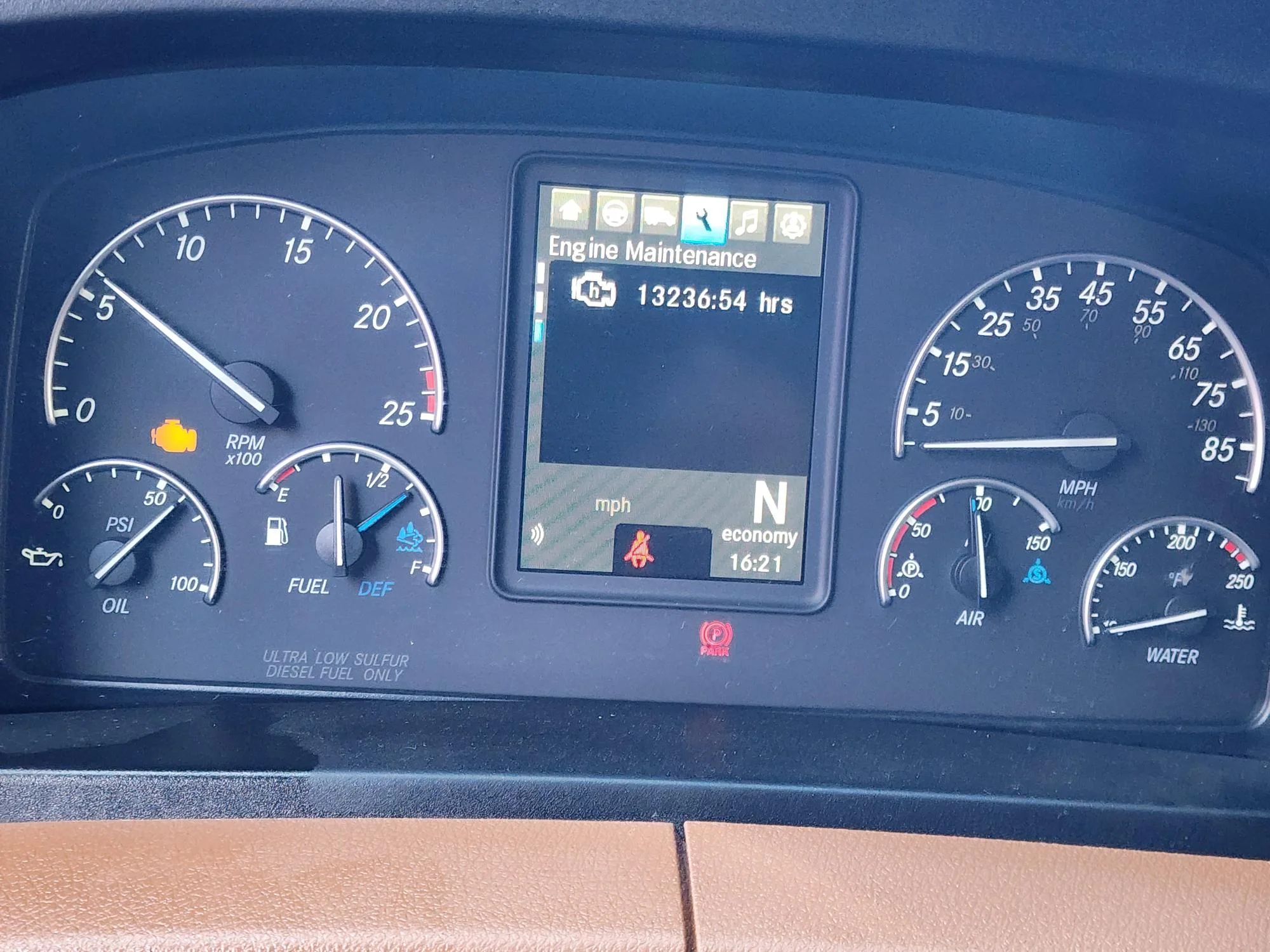 2021 Freightliner Cascadia in Fresno, CA — photo 21