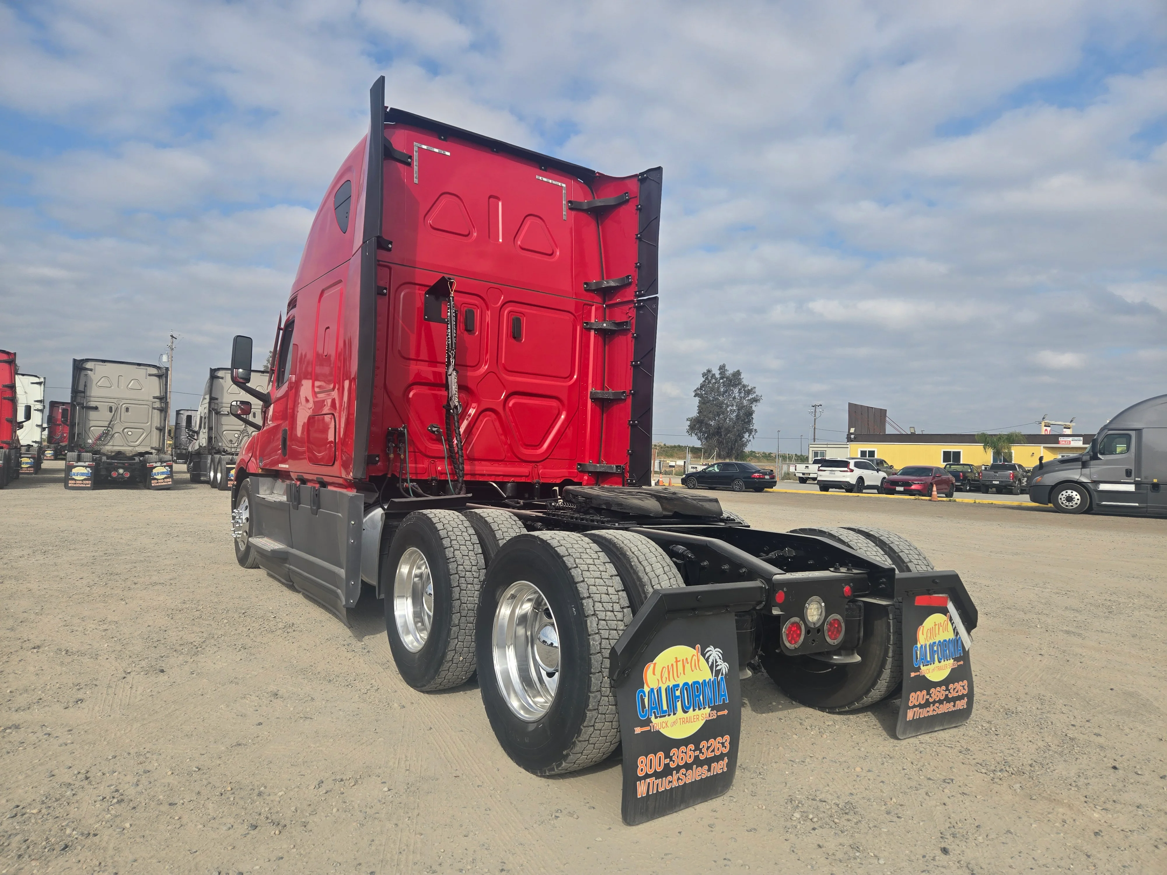 2021 Freightliner Cascadia in Fresno, CA — photo 7