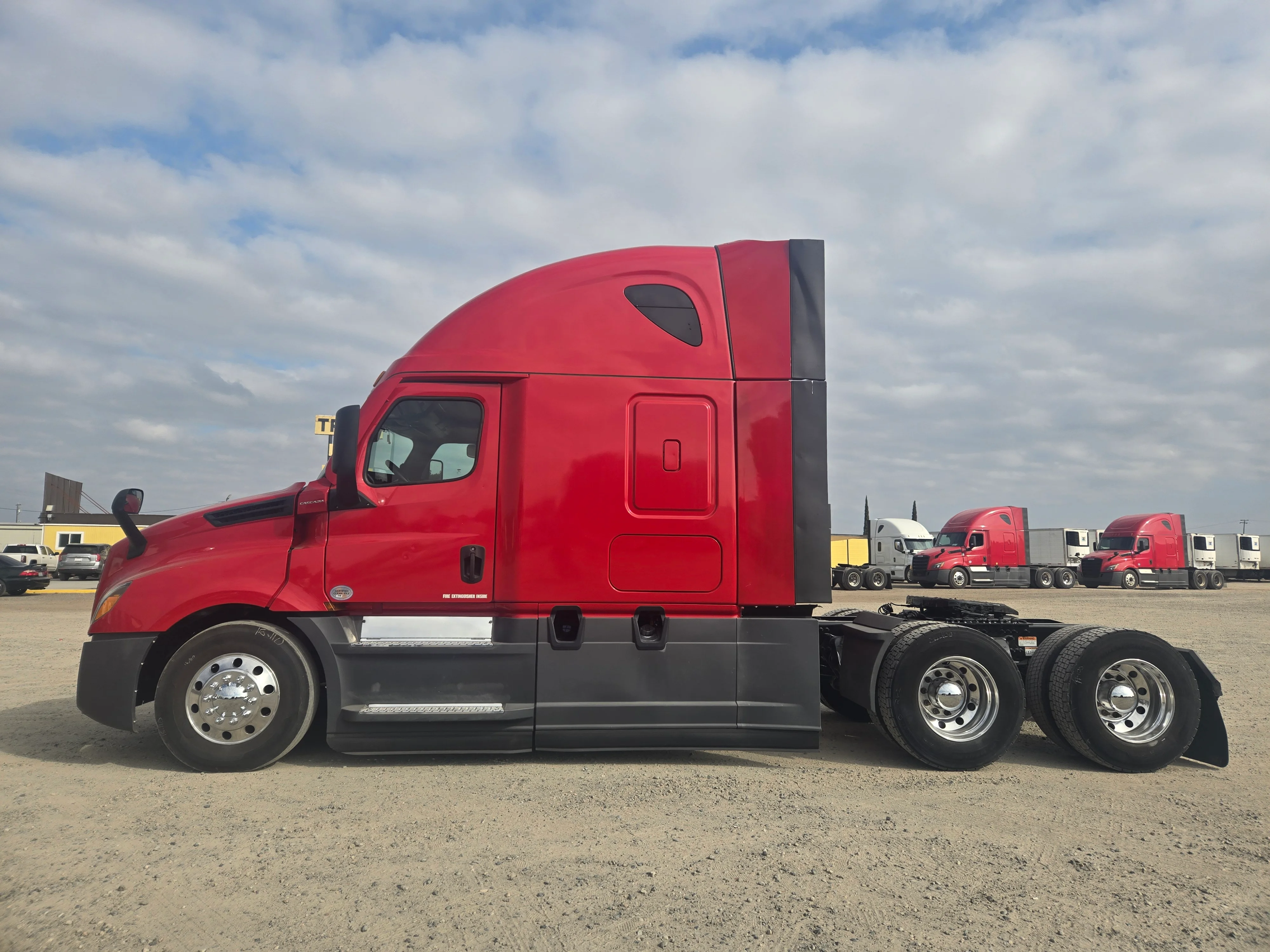 2021 Freightliner Cascadia in Fresno, CA — photo 8
