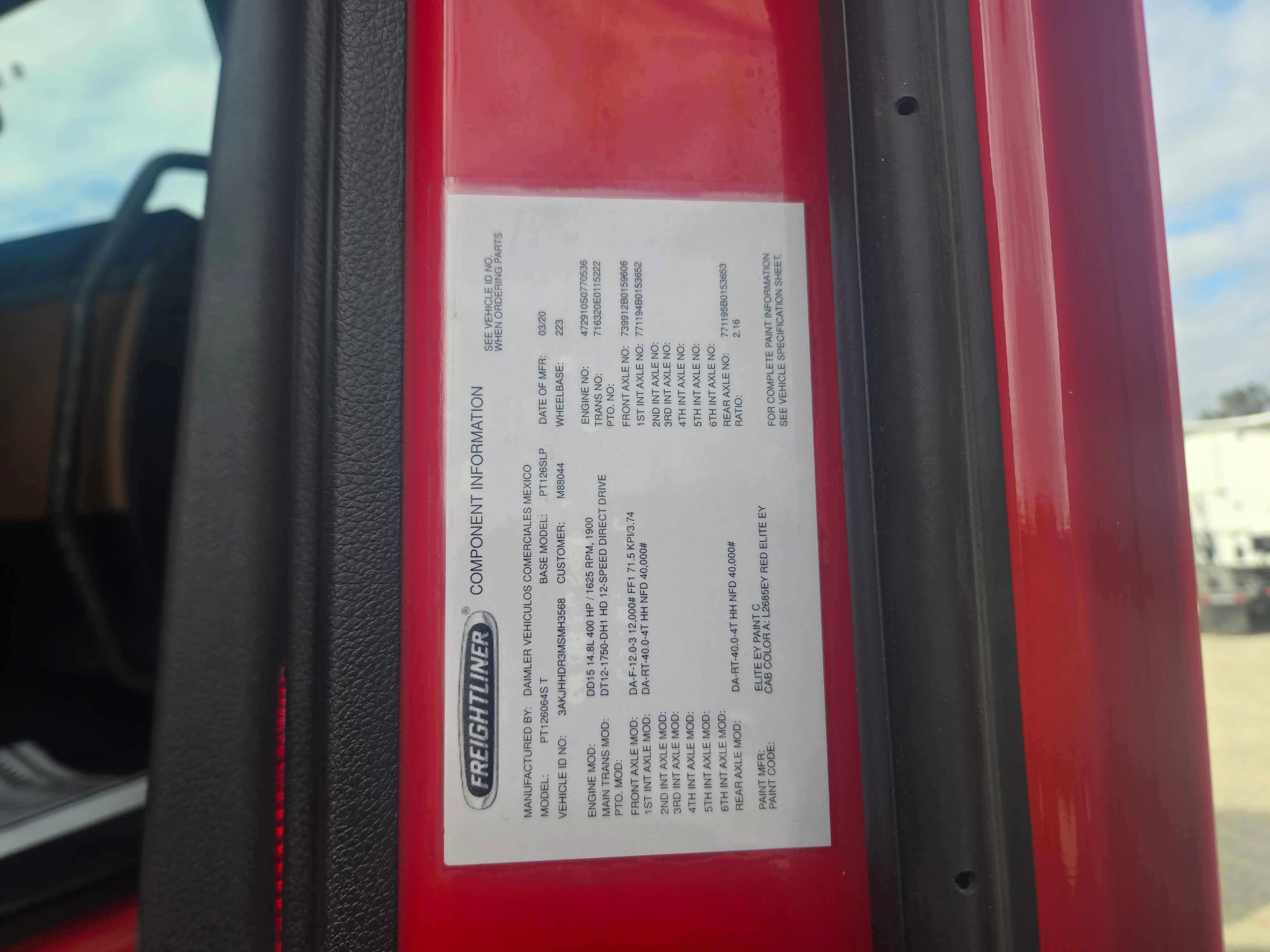 2021 Freightliner Cascadia in Fresno, CA — photo 17