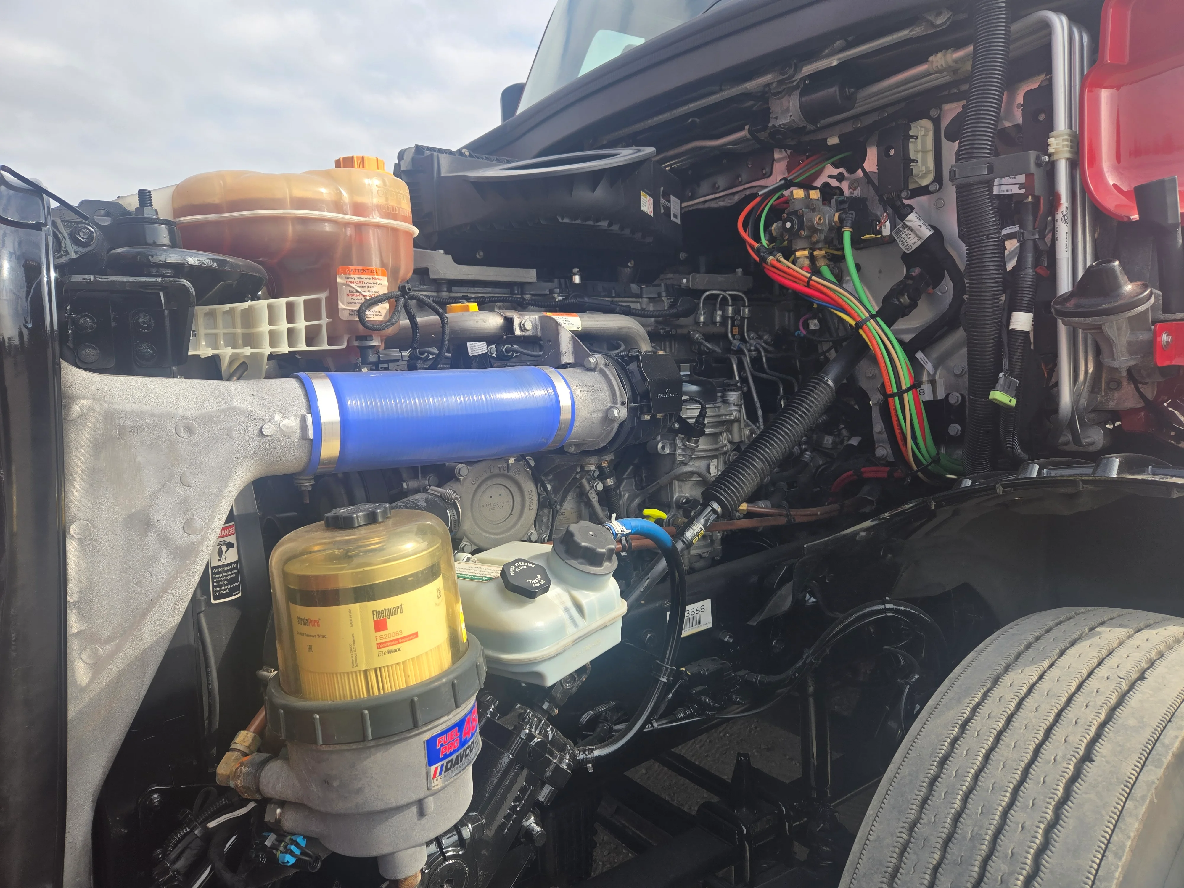 2021 Freightliner Cascadia in Fresno, CA — photo 14