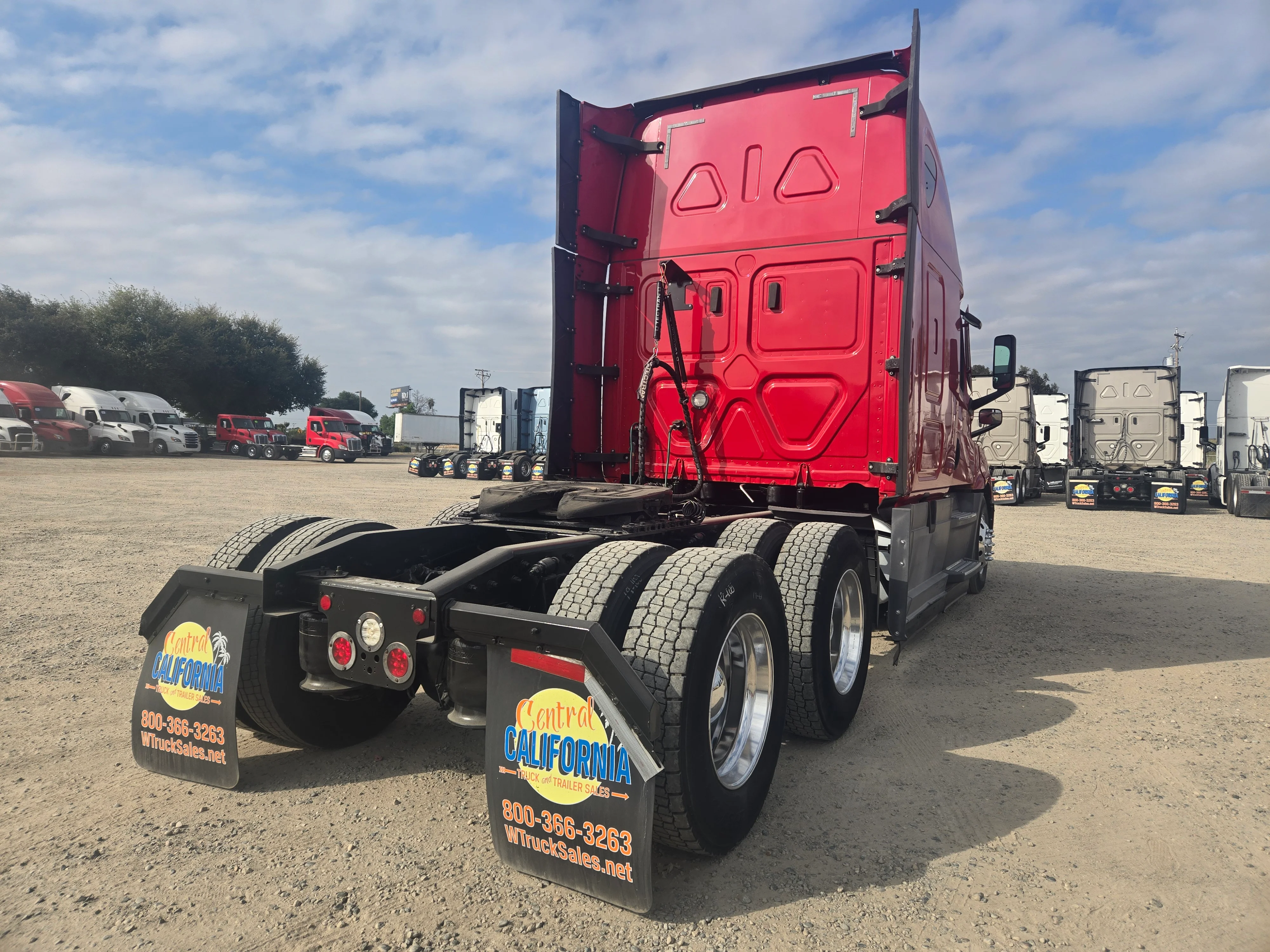 2021 Freightliner Cascadia in Fresno, CA — photo 5