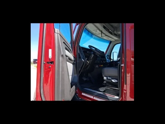 2027 Kenworth T680 in El Paso, TX — photo 15