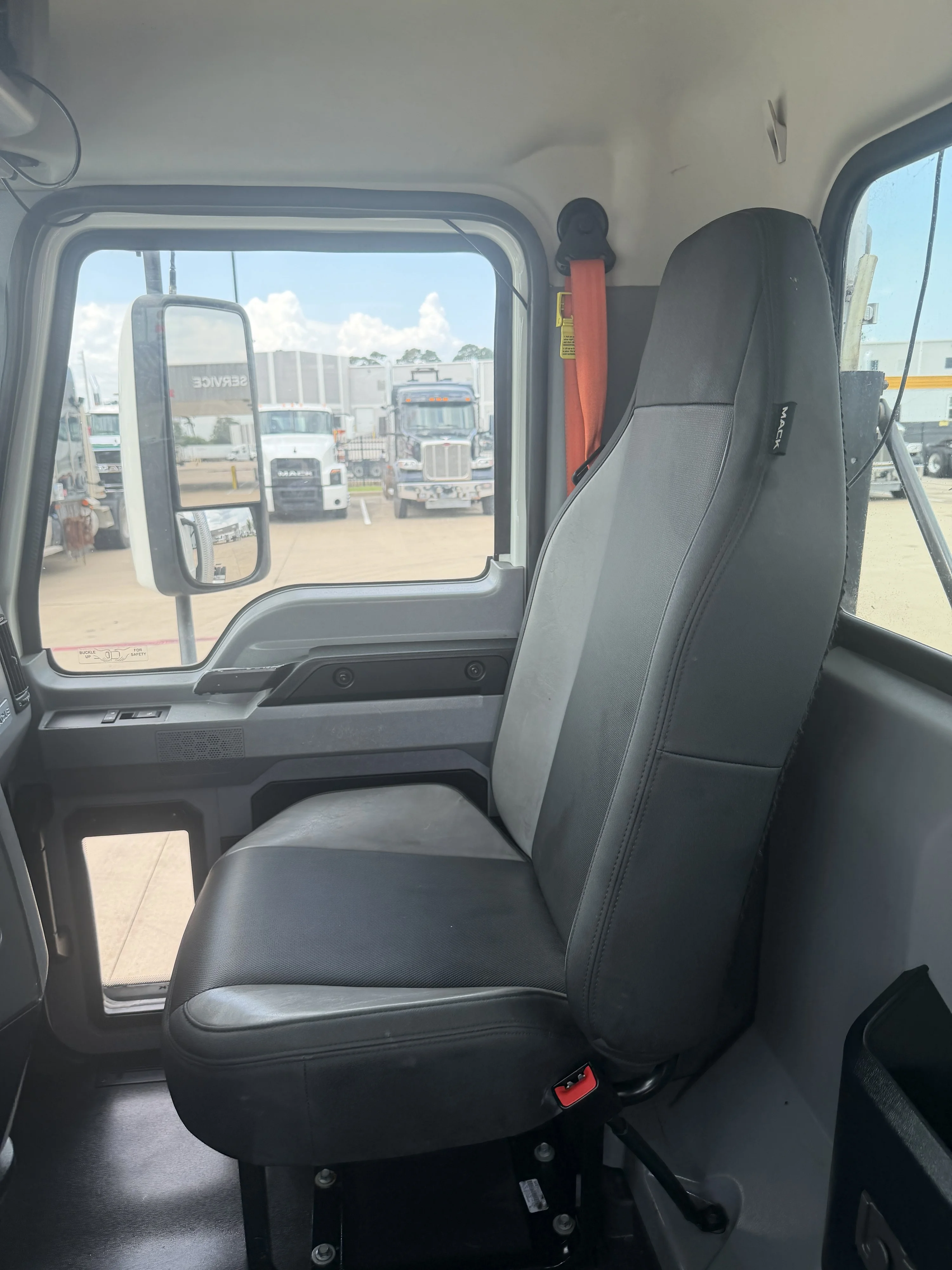 2020 Mack Pinnacle in Houston, TX — photo 10