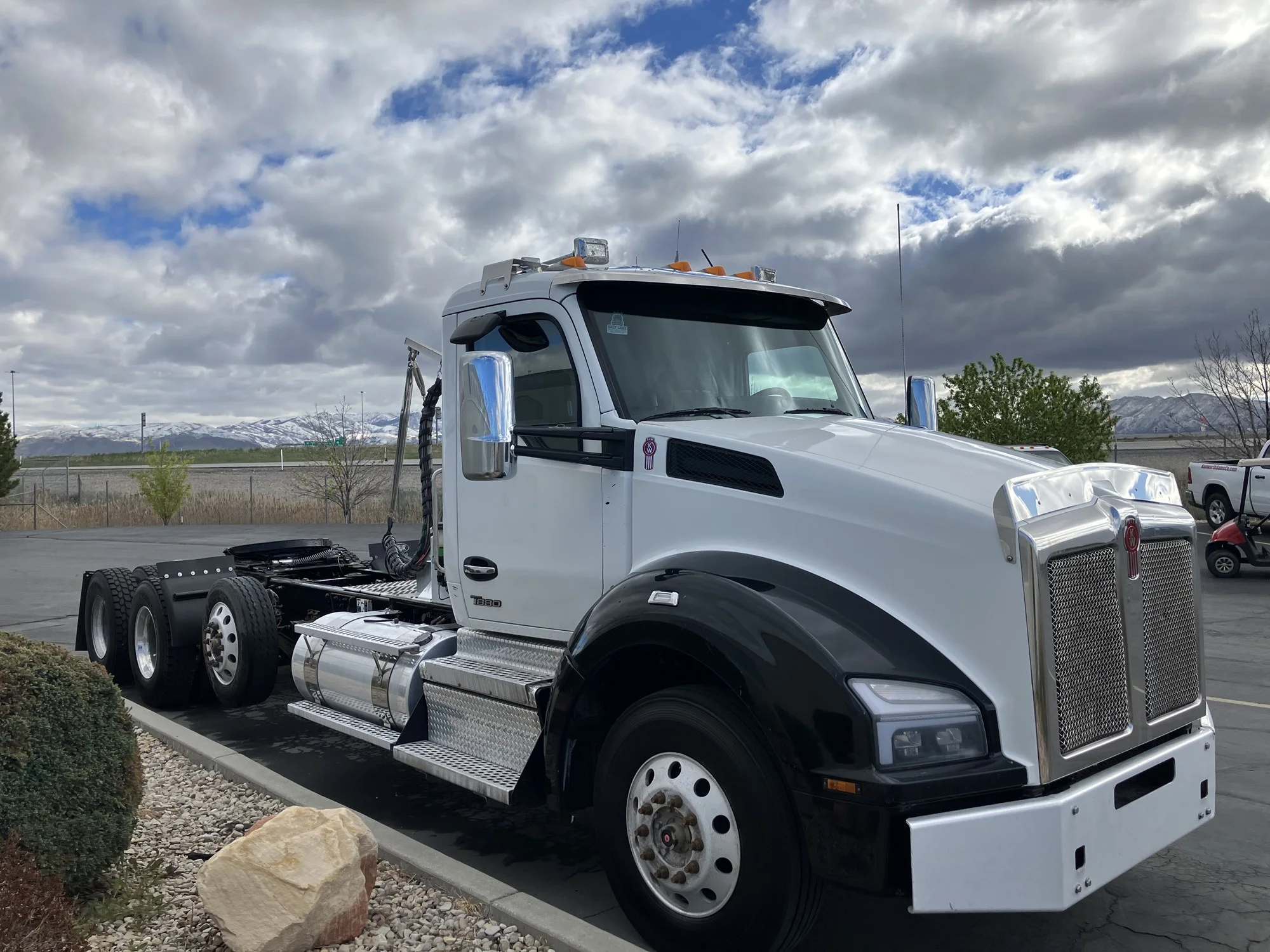 2023 Kenworth T880 - image 4