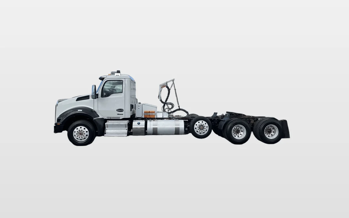 2023 Kenworth T880 - image 1