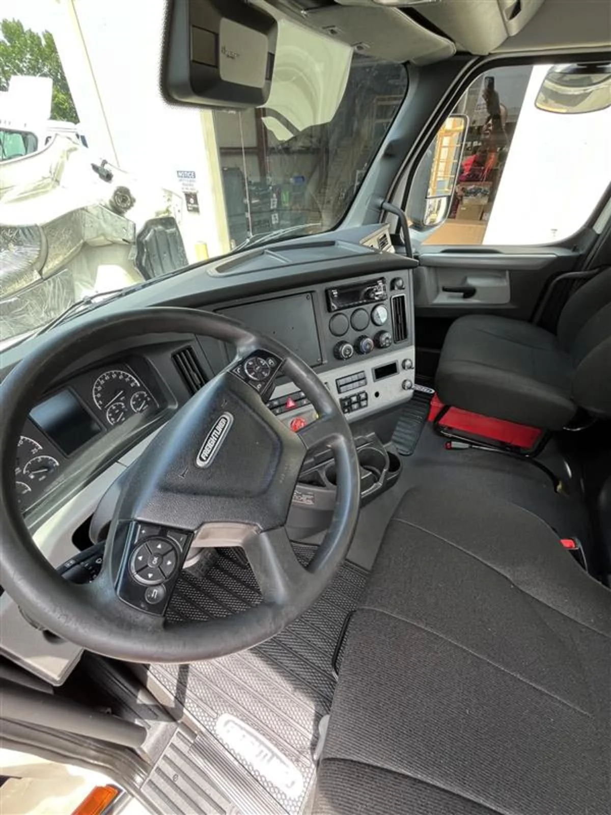 2021 Freightliner Cascadia in Ashland, VA — photo 7