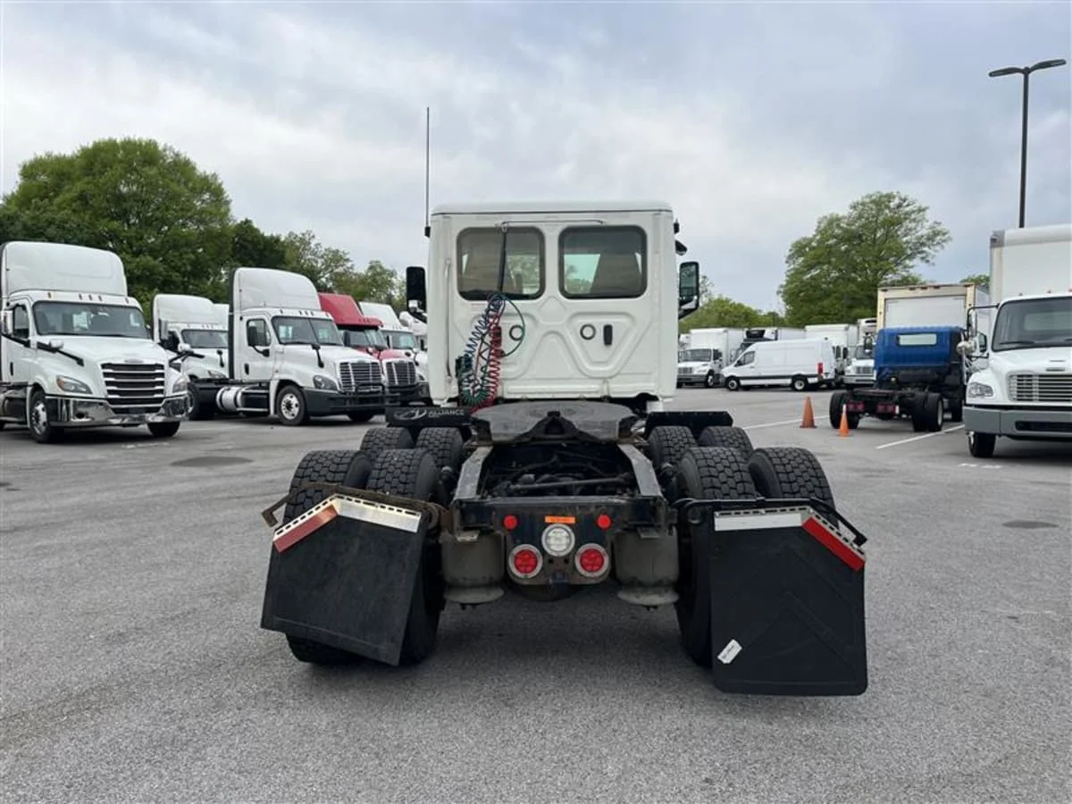 2020 Freightliner Cascadia in Beltsville, MD — photo 5