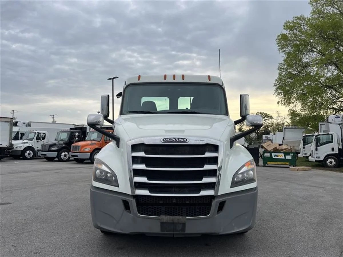 2020 Freightliner Cascadia in Beltsville, MD — photo 2