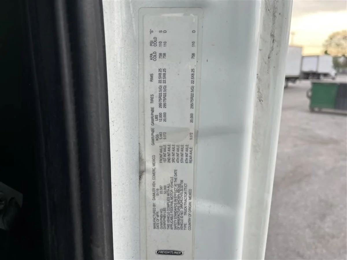 2020 Freightliner Cascadia in Beltsville, MD — photo 10
