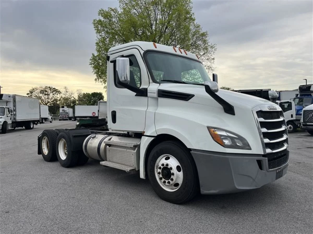 2020 Freightliner Cascadia in Beltsville, MD — photo 3