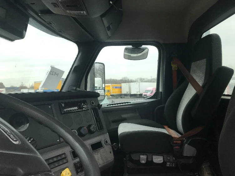 2021 Freightliner Cascadia - image 10