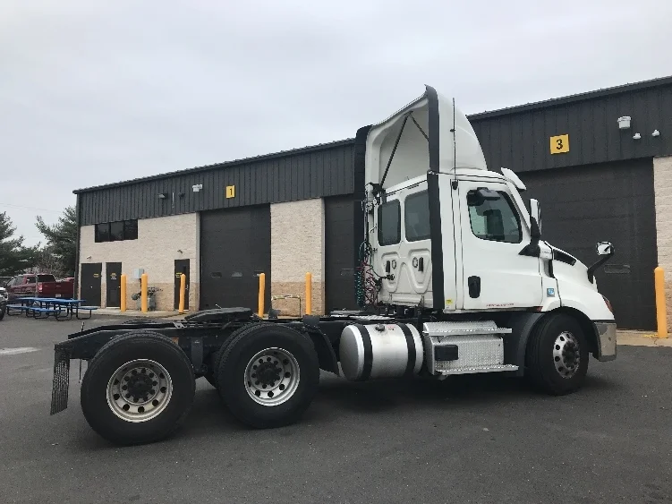 2021 Freightliner Cascadia in Burlington, NJ — photo 8