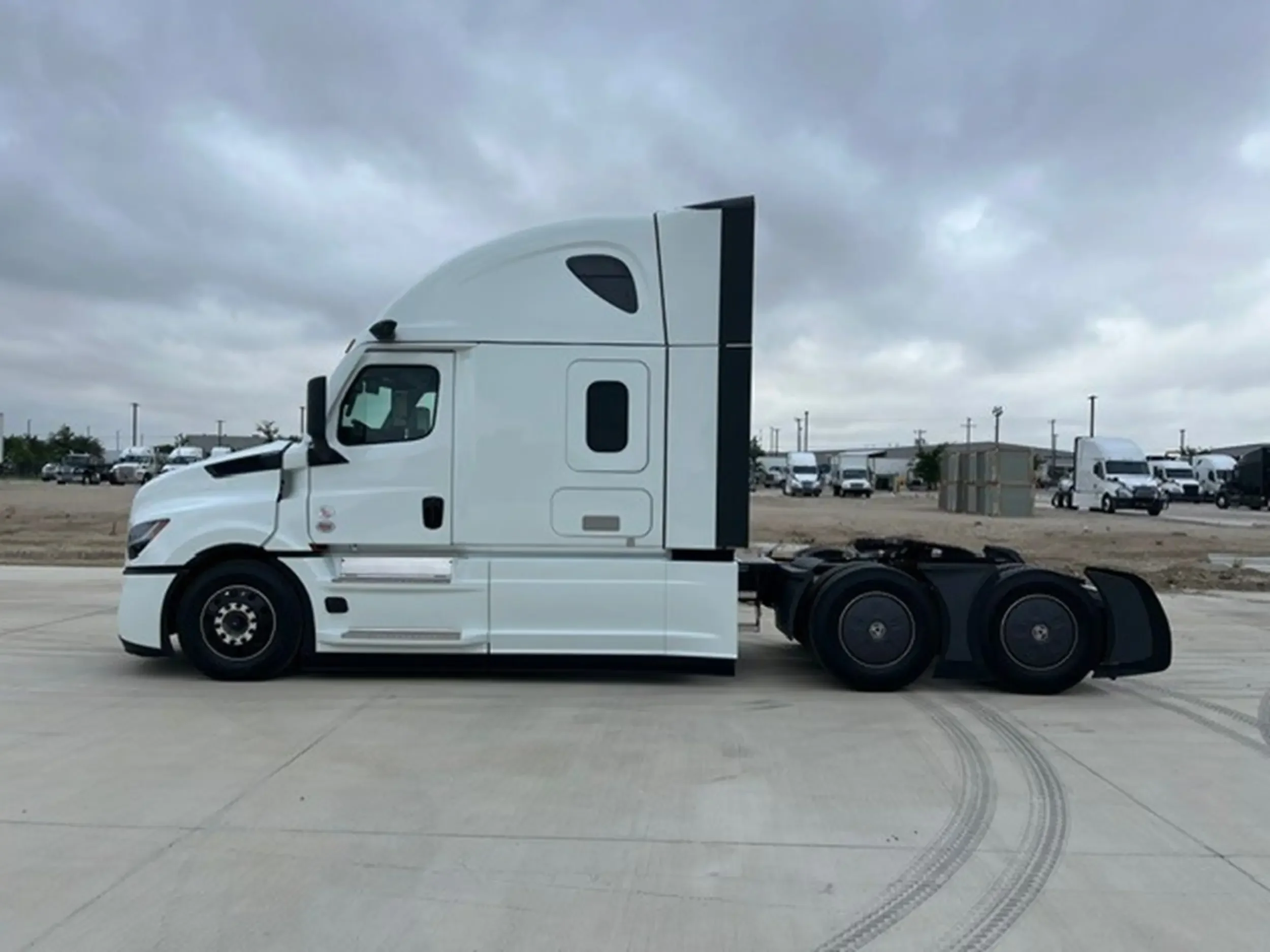 2026 Freightliner Cascadia - image 8
