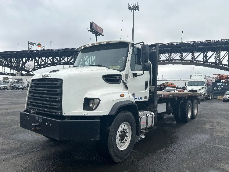 2020 Freightliner 114SD in Kearny, NJ — photo 3
