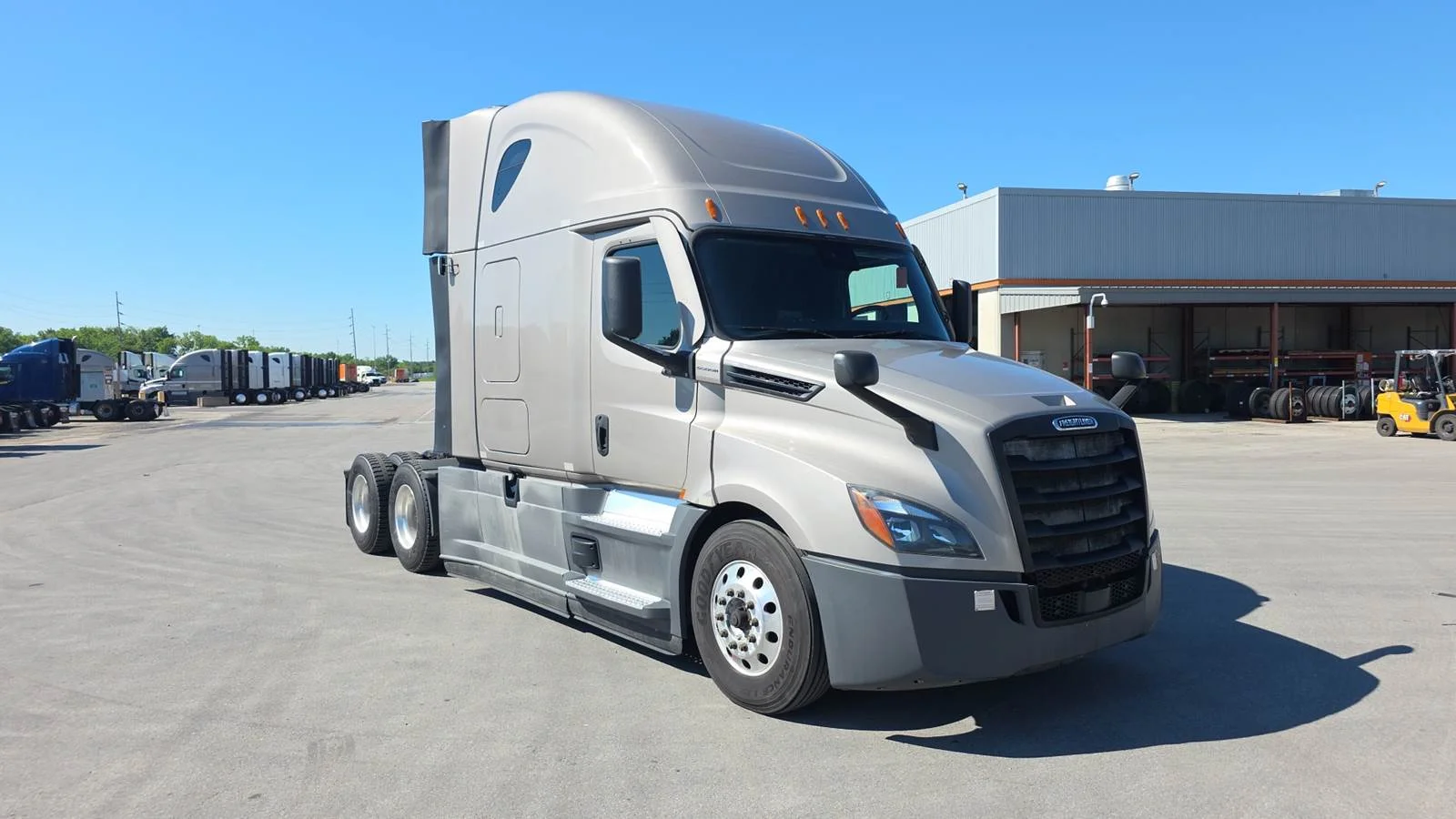 2021 Freightliner Cascadia in Indianapolis, IN