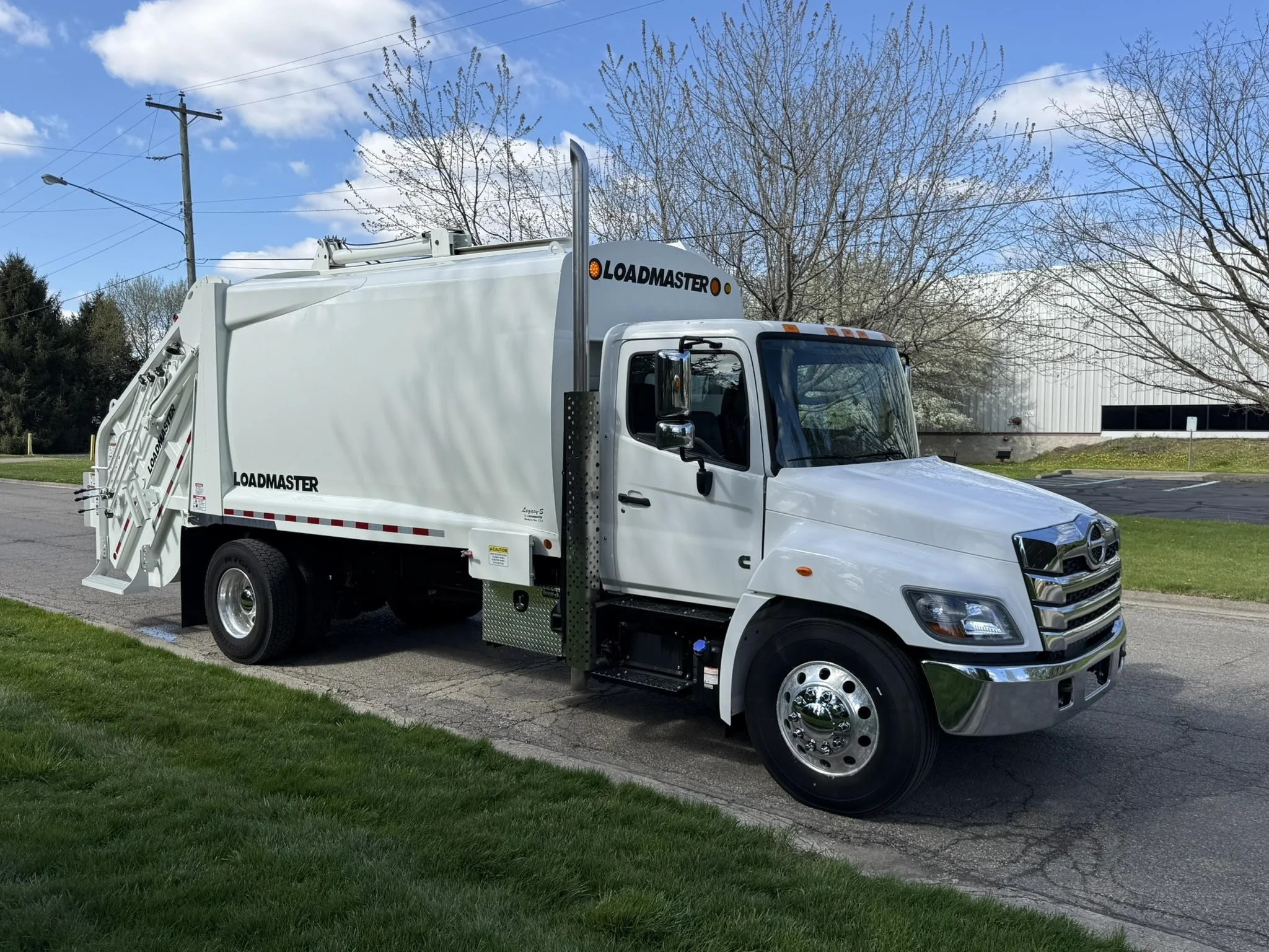 2024 Hino L7 in Findlay, OH — photo 2