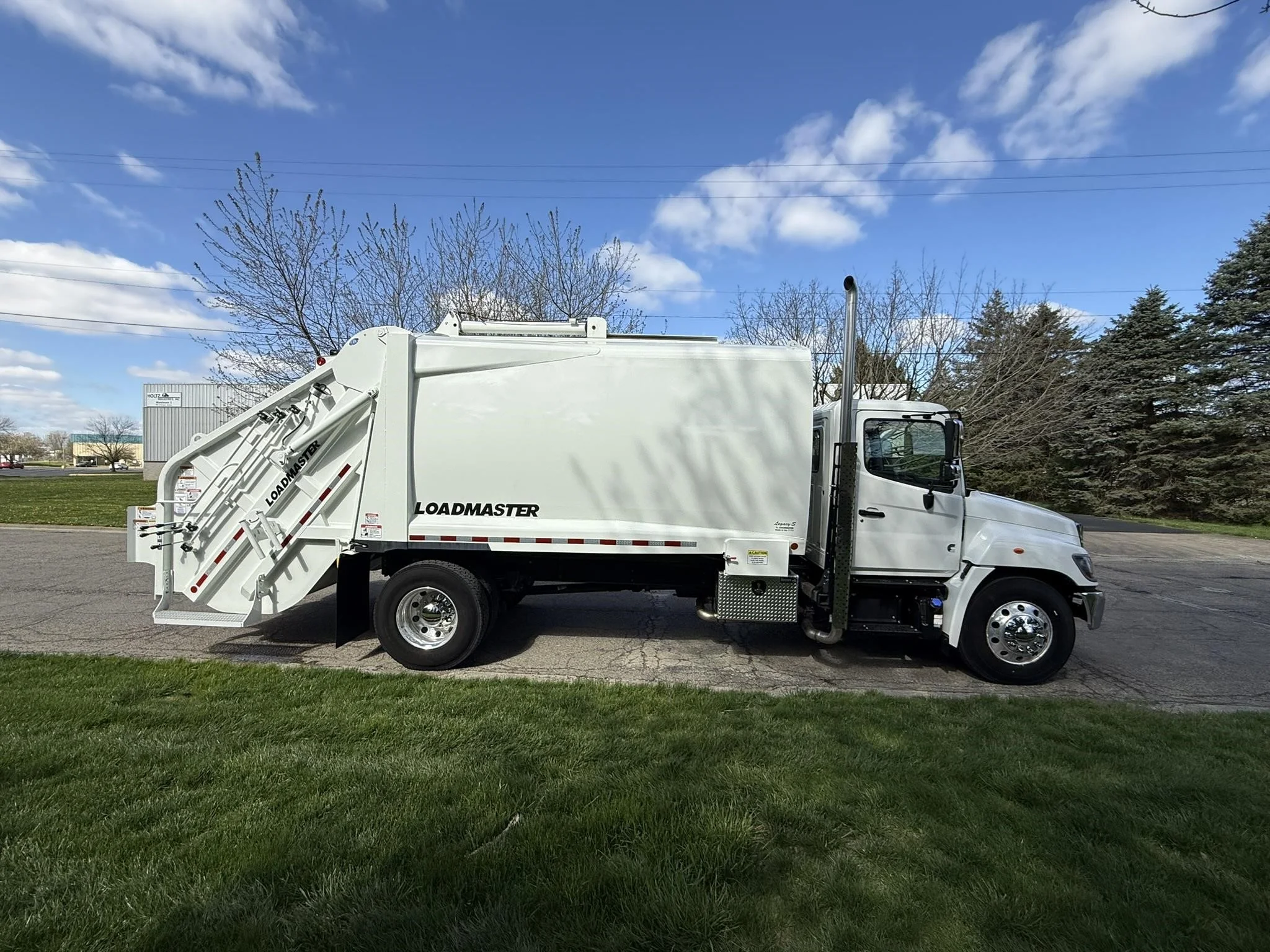 2024 Hino L7 in Findlay, OH — photo 4