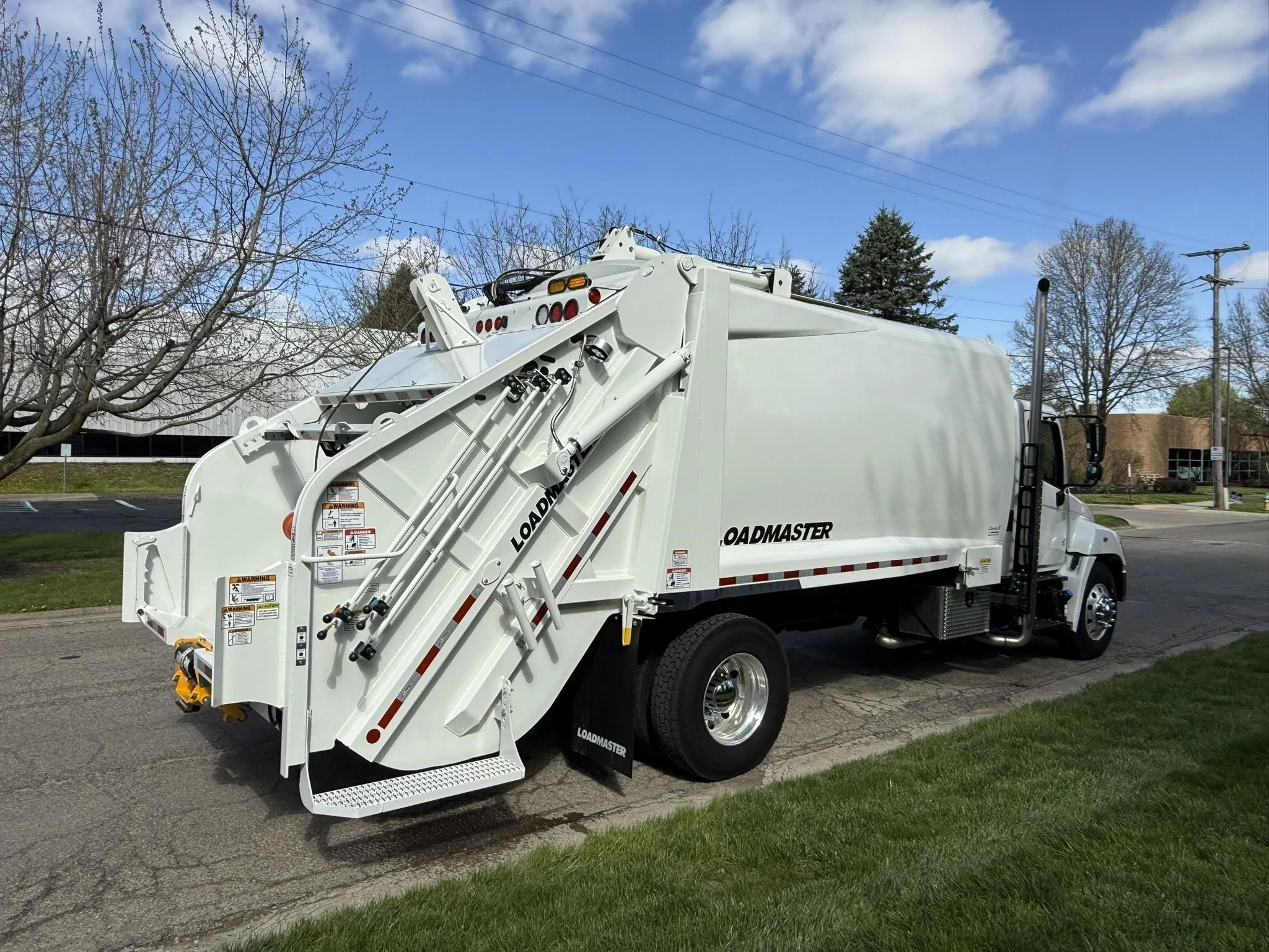 2024 Hino L7 in Findlay, OH — photo 6