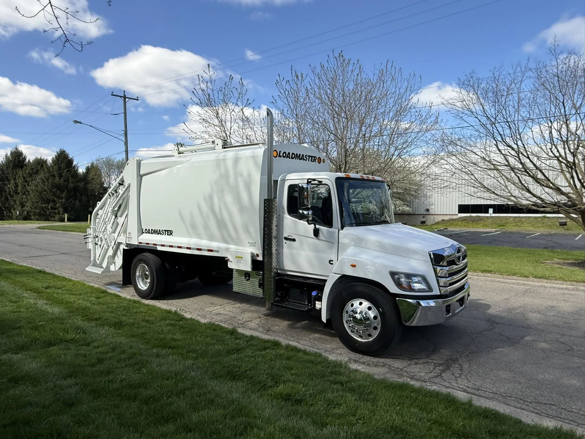 2024 Hino L7 in Findlay, OH — photo 3