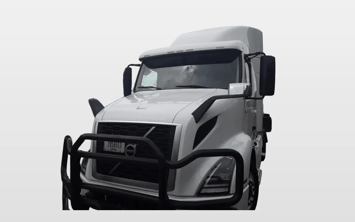 2020 Volvo - image 1