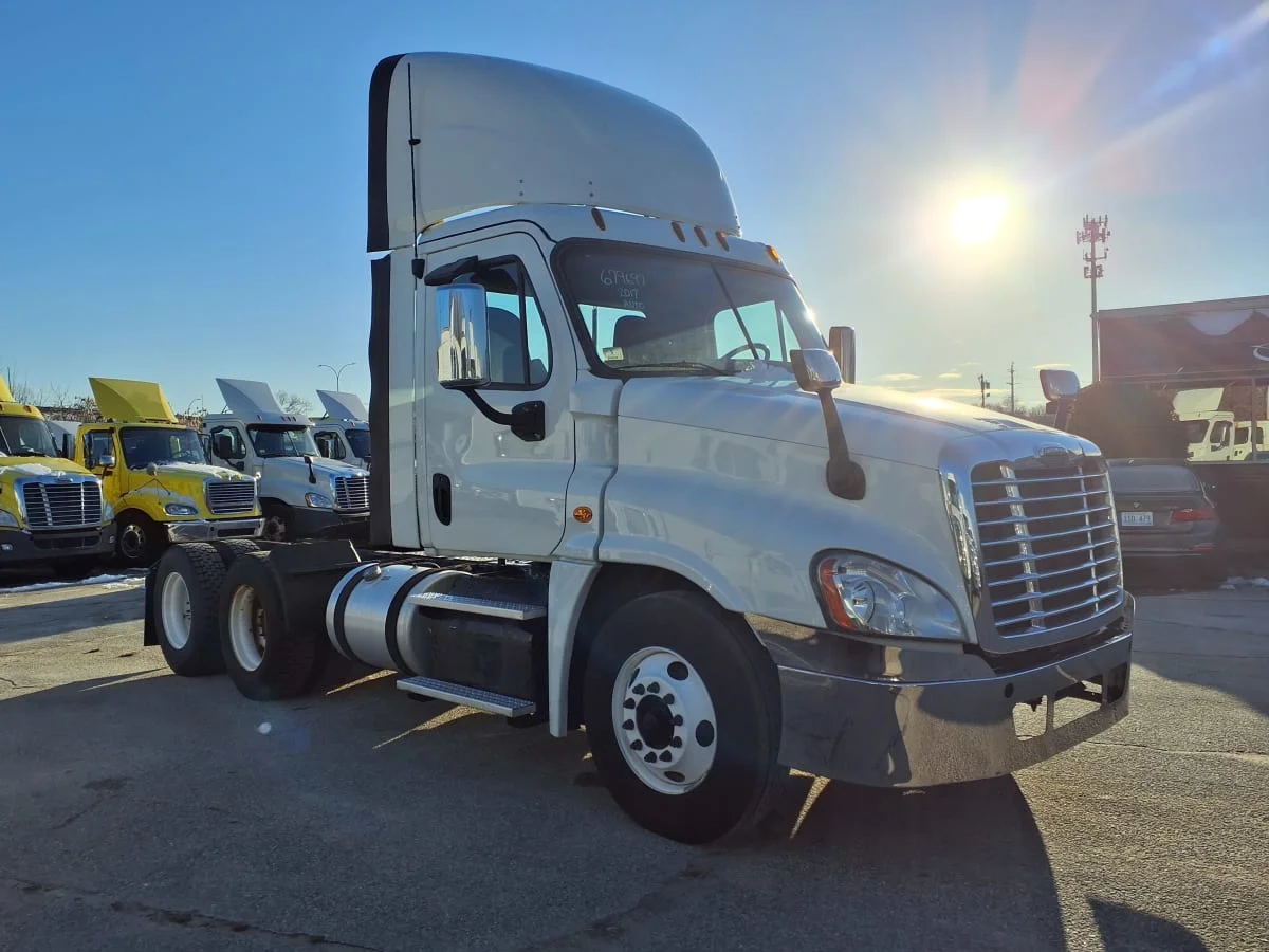 2017 Freightliner Cascadia - image 3