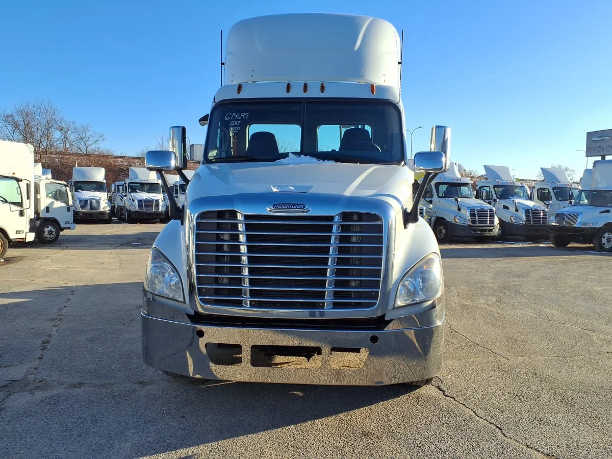 2017 Freightliner Cascadia - image 2